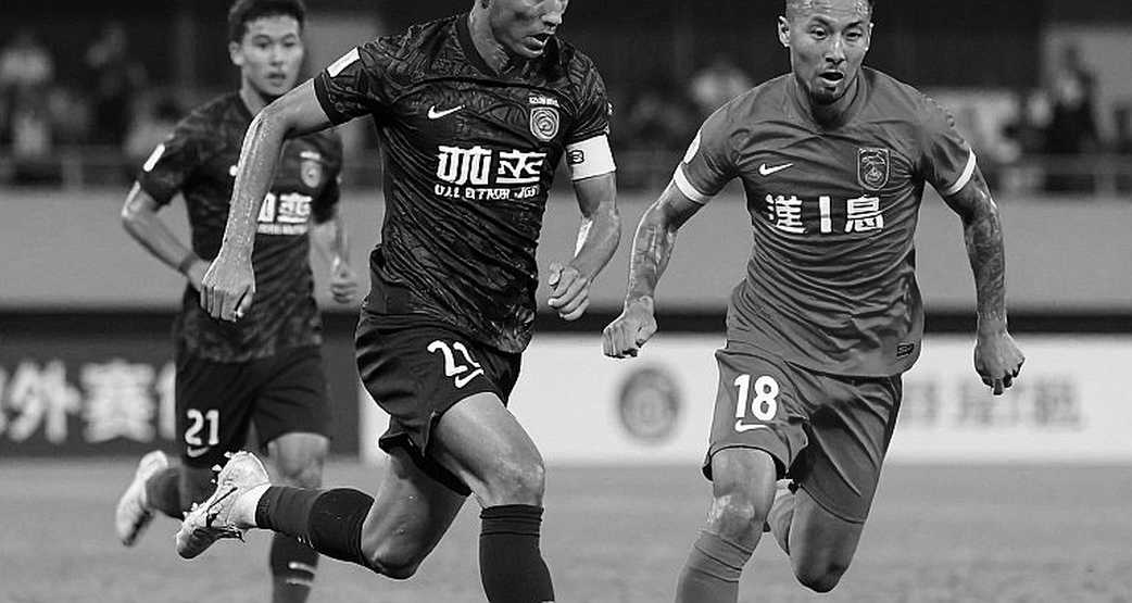 Kim Sang-sik đơn giản hóa để vô địch, còn V.League vẫn mắc kẹt ở bài toán phức tạp