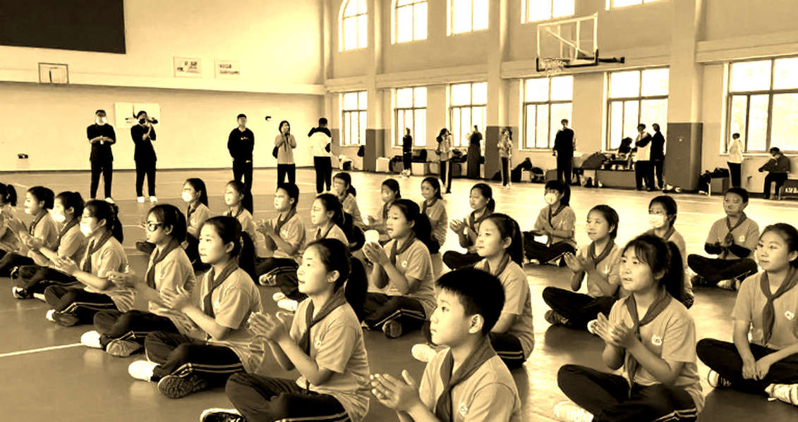 Khi một vụ án hình sự đội lốt tin bóng đá: nhãn sai và cơ chế tin rác