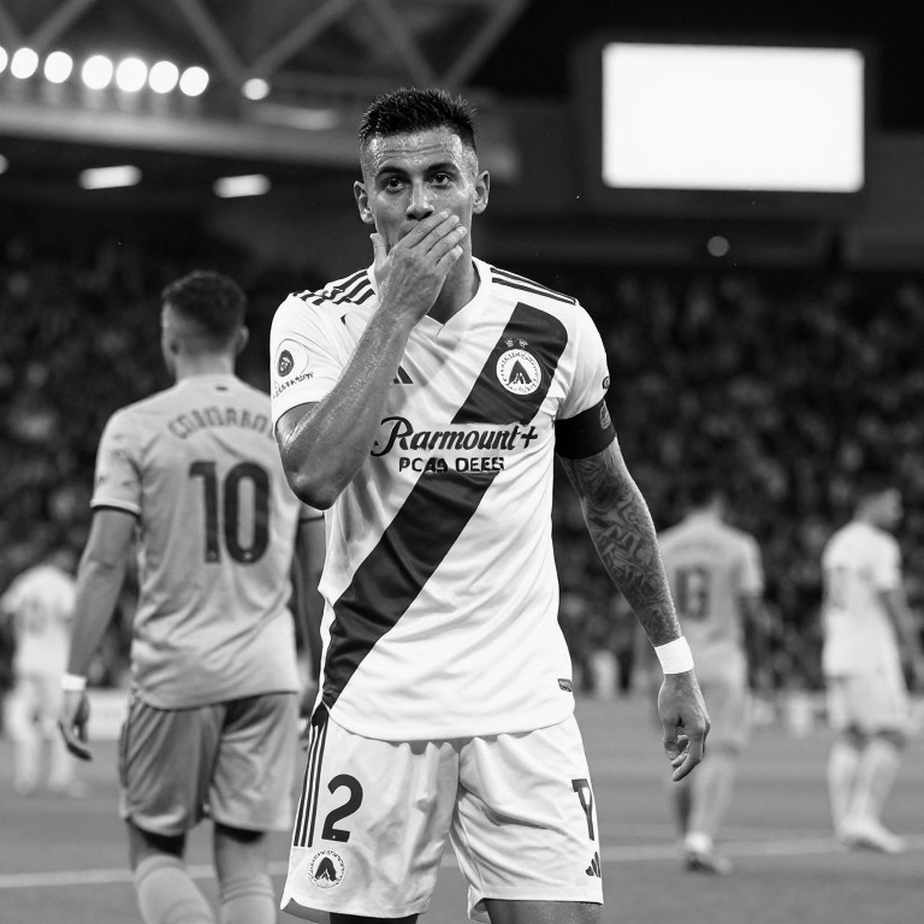 Ba mươi lăm giây giữa sân: Maguire, Michael Oliver và cú trượt quản lý trận đấu của Fulham