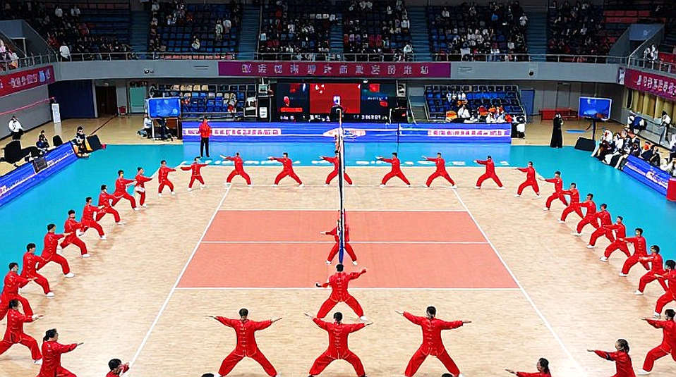 Kentucky ngược dòng trước Louisville: set 29-27 và cú xoay trục từ .079 lên .420